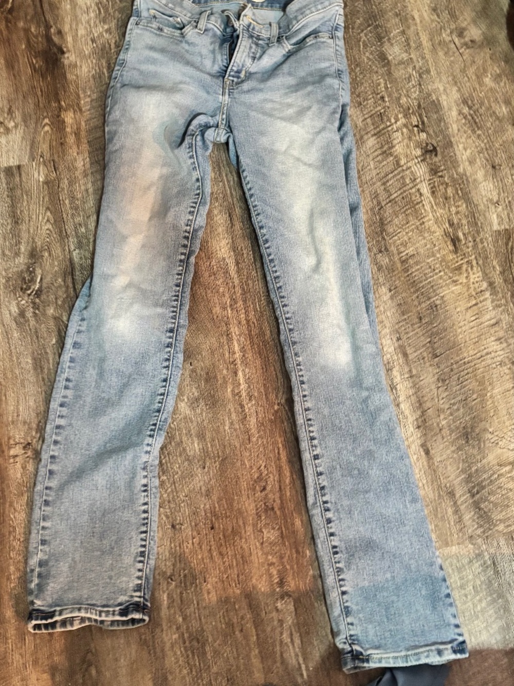 Never worn women LEVI straight leg jean